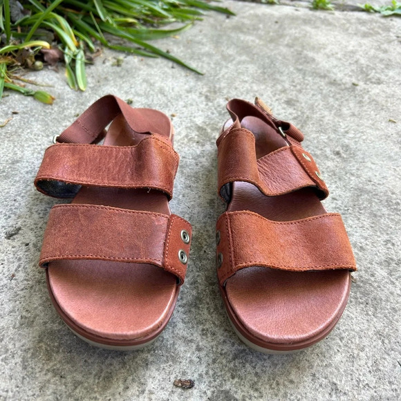 Sorel Torpeda Sandal, size 9 - Picture 4 of 10